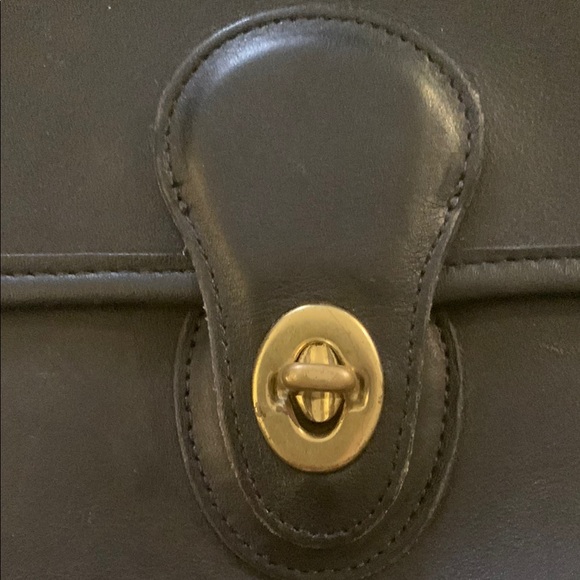 COACH Willis black leather with gold hardware twist lock crossbody purse - Picture 3 of 12